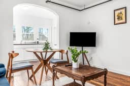 Luxury Holbrook Apartment - Image 4