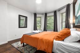 Opulent 2 Bedroom Getaway - Image 5