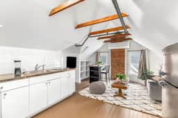 Stately Studio Apartment - Image 3