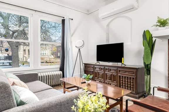 Cozy Inn - Image 1
