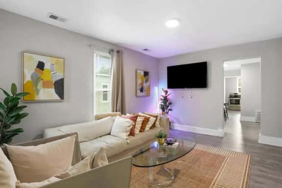 Chic Vinewood Home King+2 Queens - Image 1