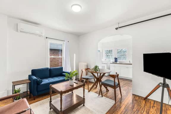 Luxury Holbrook Apartment - Image 1