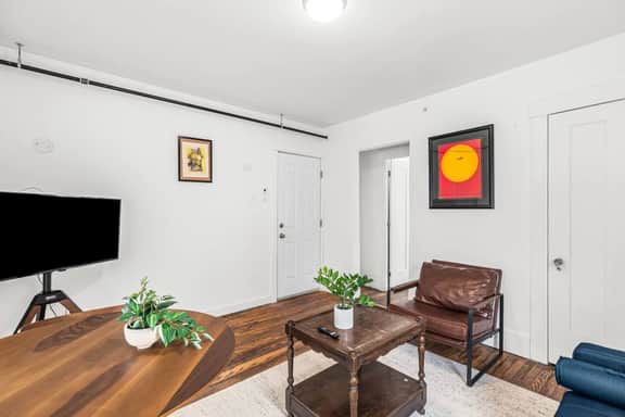 Luxury Holbrook Apartment - Image 5