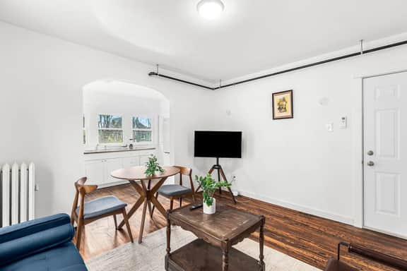 Luxury Holbrook Apartment - Image 3