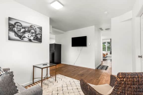 Opulent 2 Bedroom Getaway - Image 4
